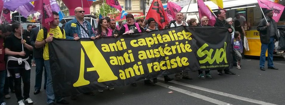 bandeau manifestation anti austérité capitaliste raciste